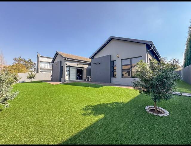 3 BEDROOM HOUSE FOR SALE IN MIDSTREAM MEADOWS